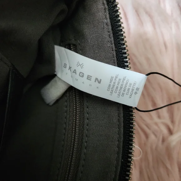 Skagen Denmark zip pouch wristlet black leather - Picture 9 of 11